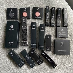 $400 Younique Makeup Bundle